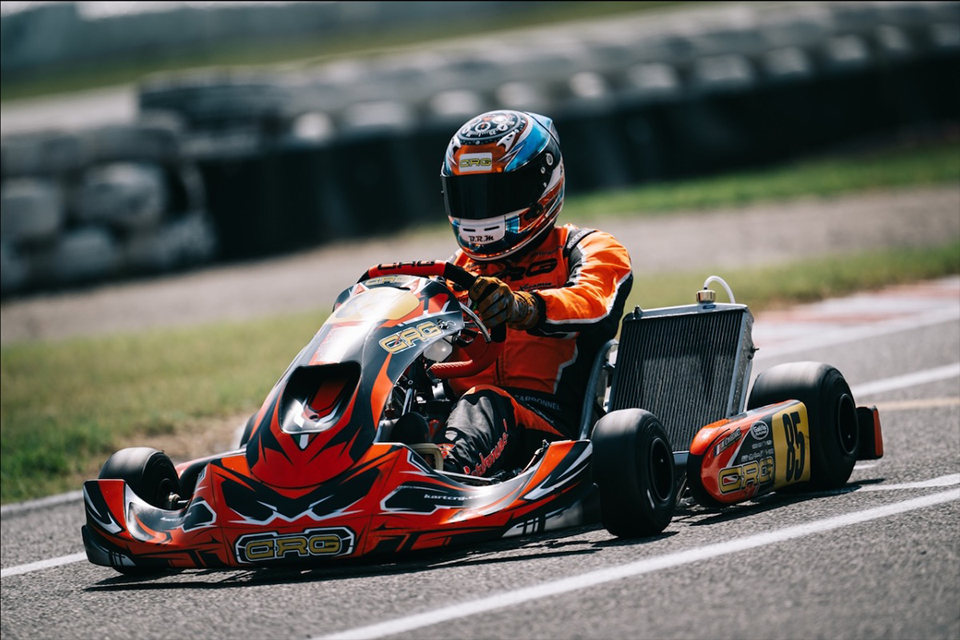 Dettaglio di un kart da competizione 125 a marce